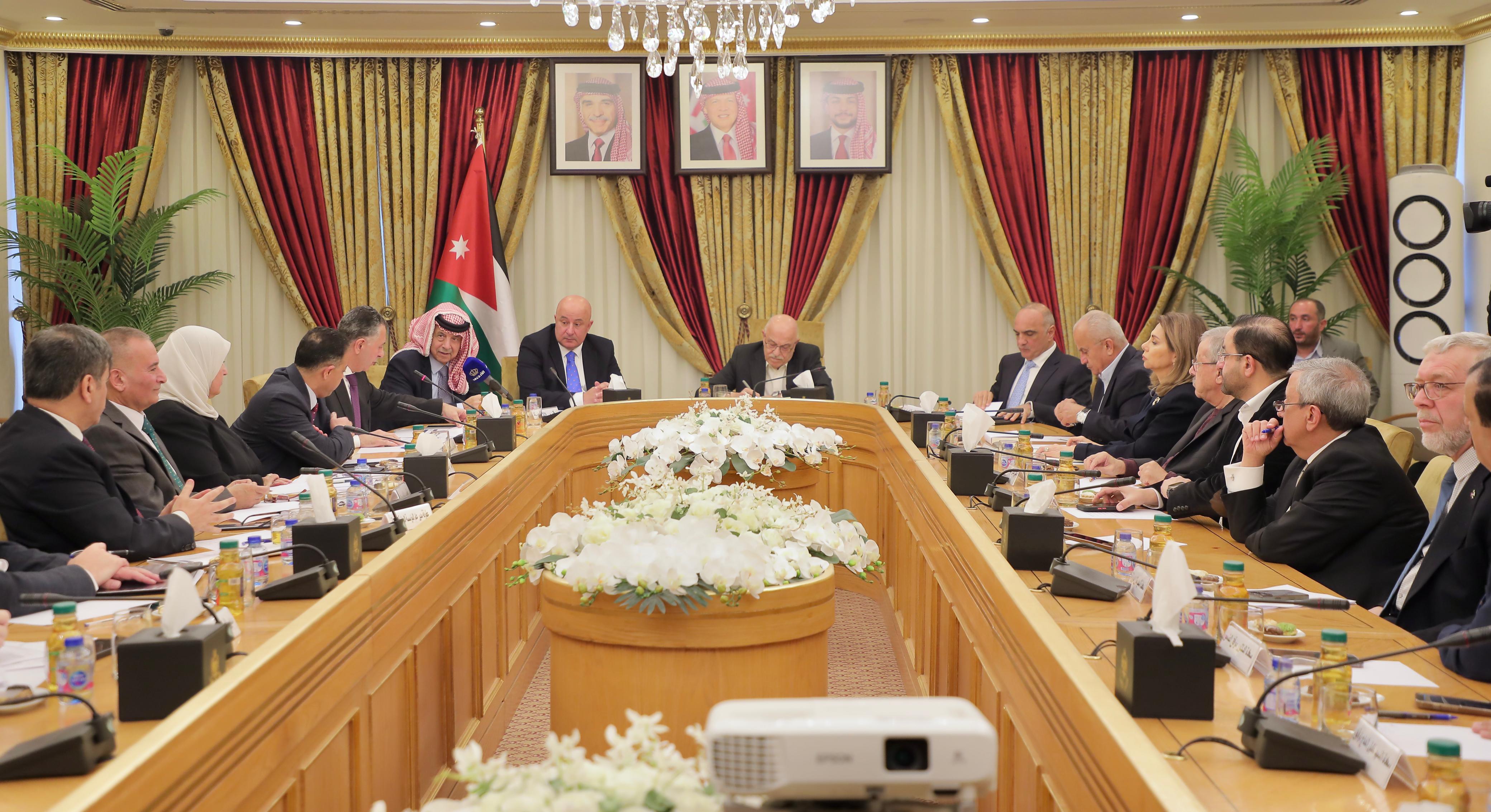 مالية الأعيان تبحث مشاريع وخطط وزارتي الصناعة والطاقة 