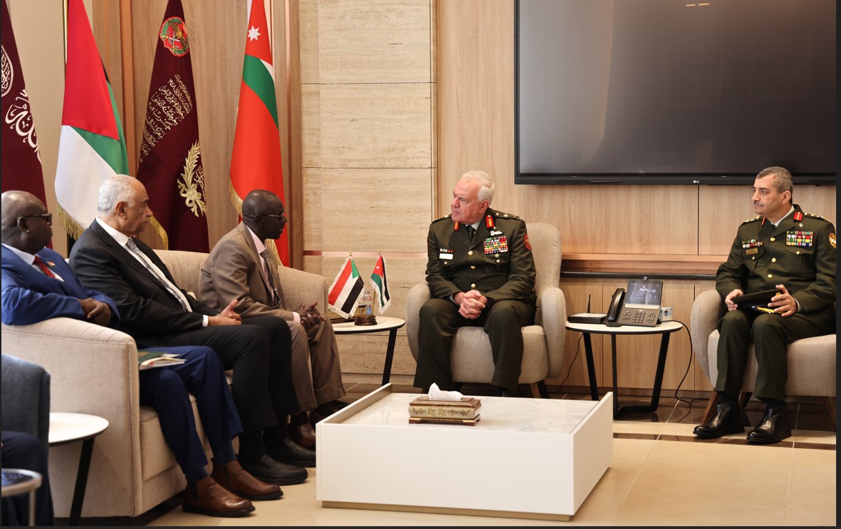 اللواء الركن الحنيطي يستقبل وزير الدفاع السوداني