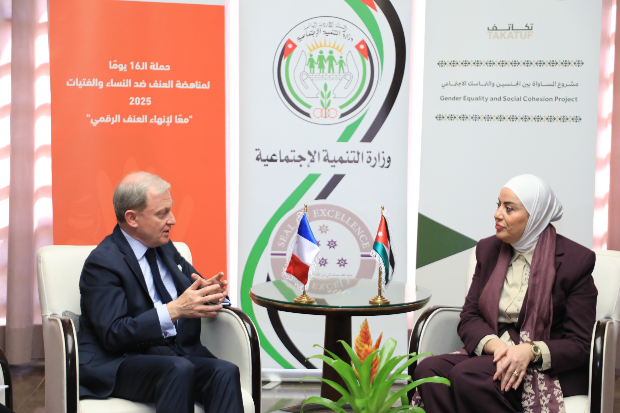 بني مصطفى تبحث والسفير الفرنسي تعزيز التعاون بالمجالات الاجتماعية