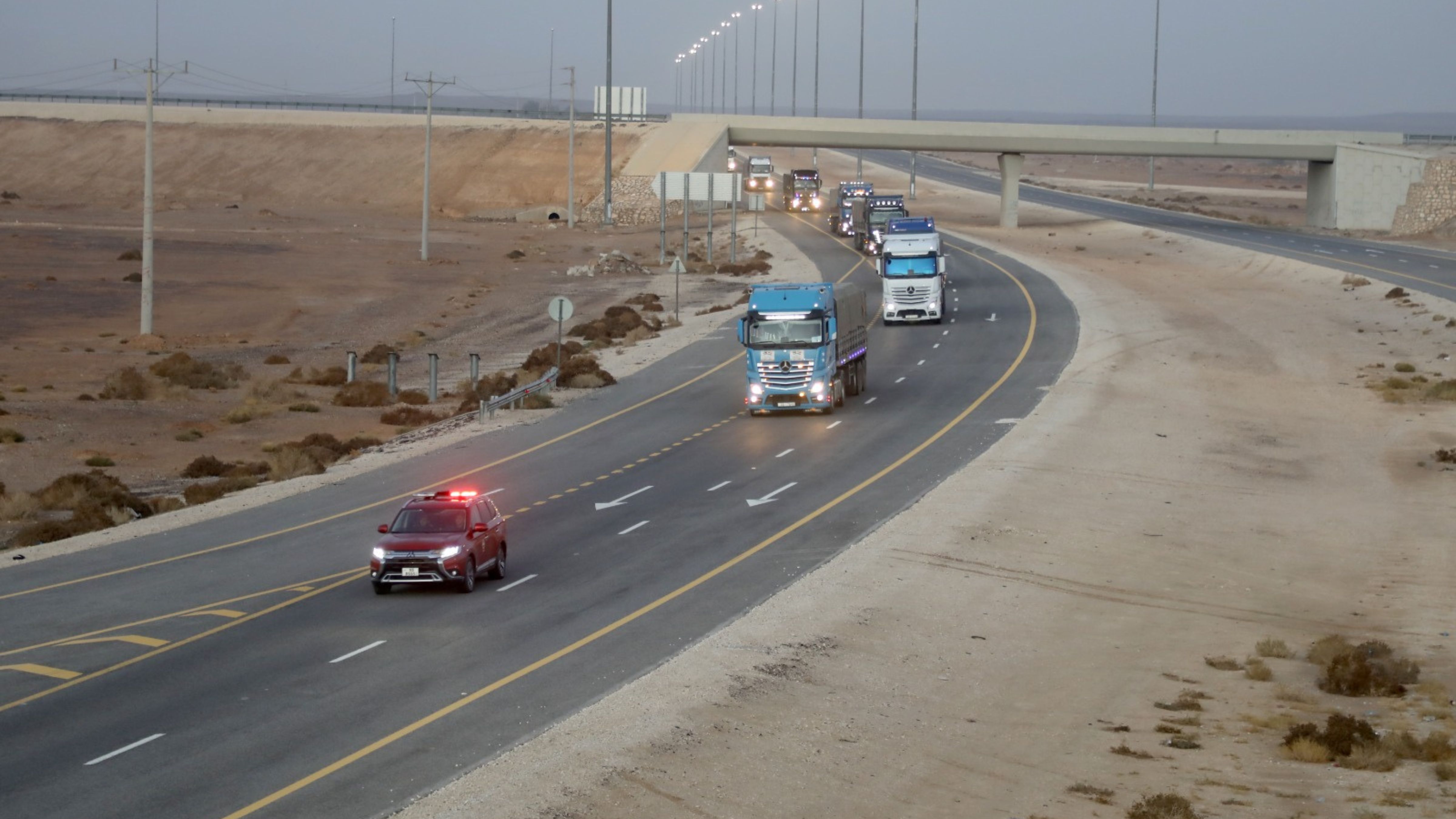 القوات المسلحة الأردنية تسيّر مساعدات غذائية إلى اليمن