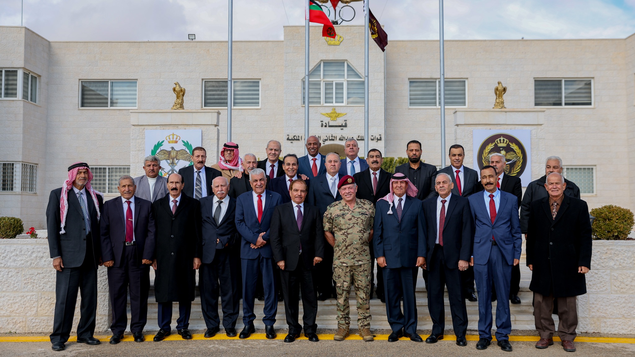 الملك يلتقي رفاق سلاح خدموا معه في القوات الخاصة