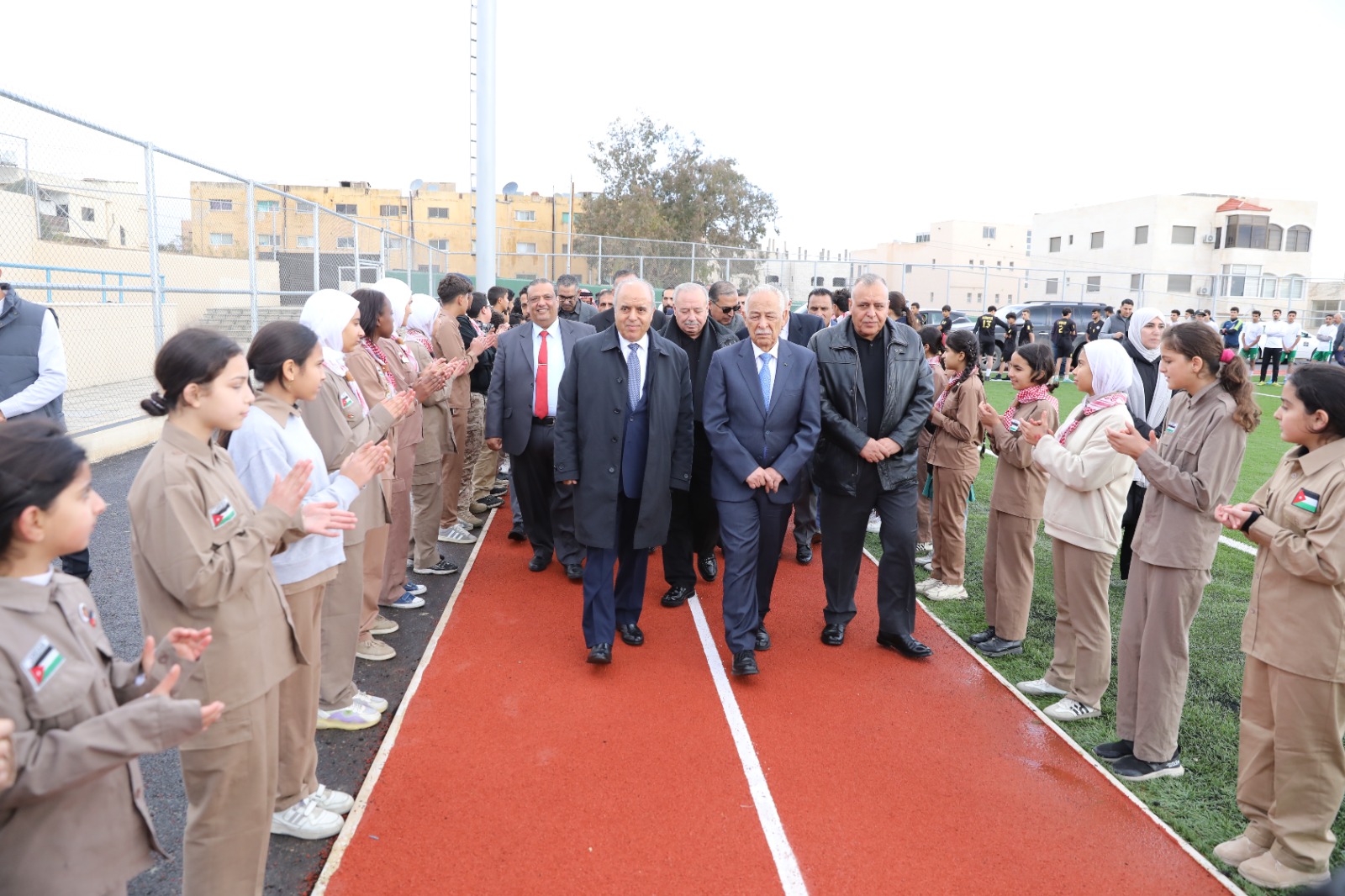 مندوبا عن الملك.. العيسوي يفتتح مدرستي حي المطار واليادودة النموذجيتين 