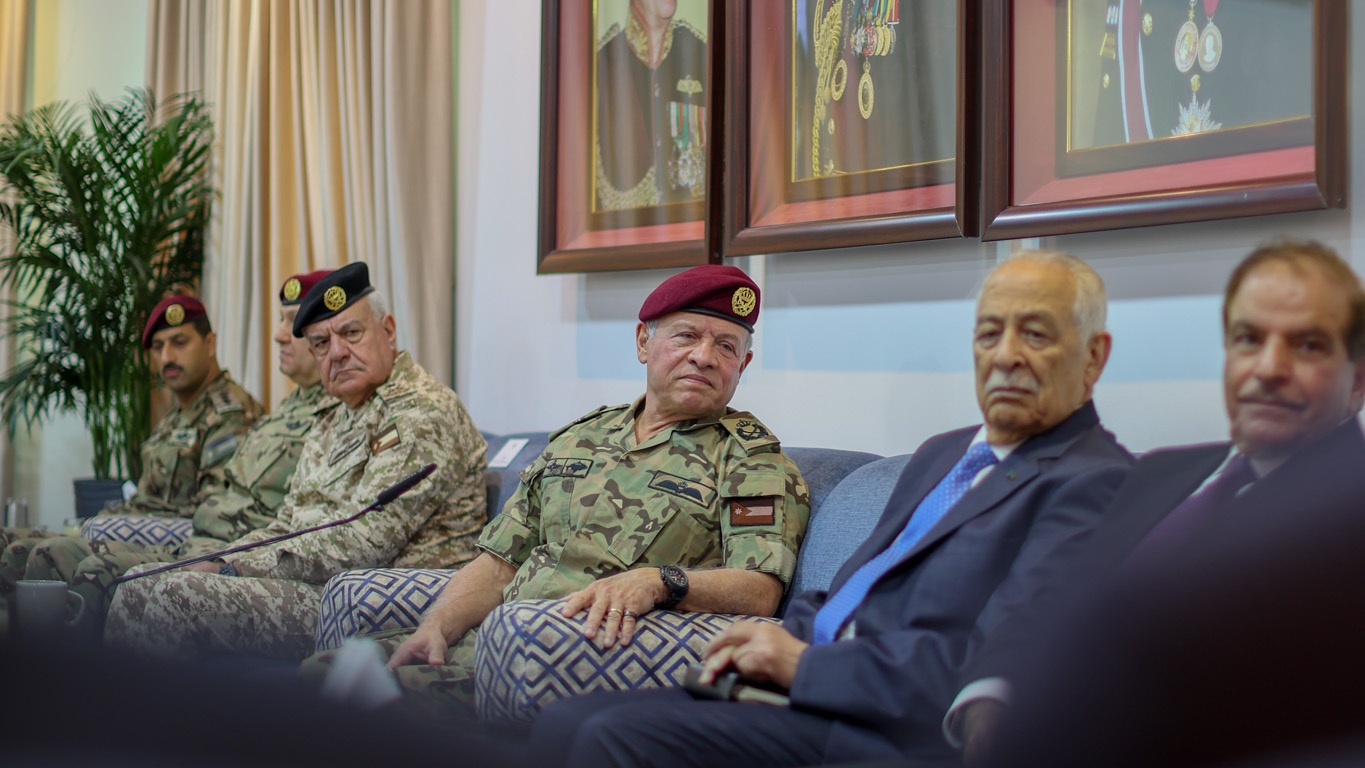 الملك يلتقي رفاق سلاح خدموا معه في القوات الخاصة