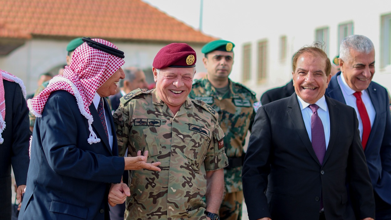 الملك يلتقي رفاق سلاح خدموا معه في القوات الخاصة