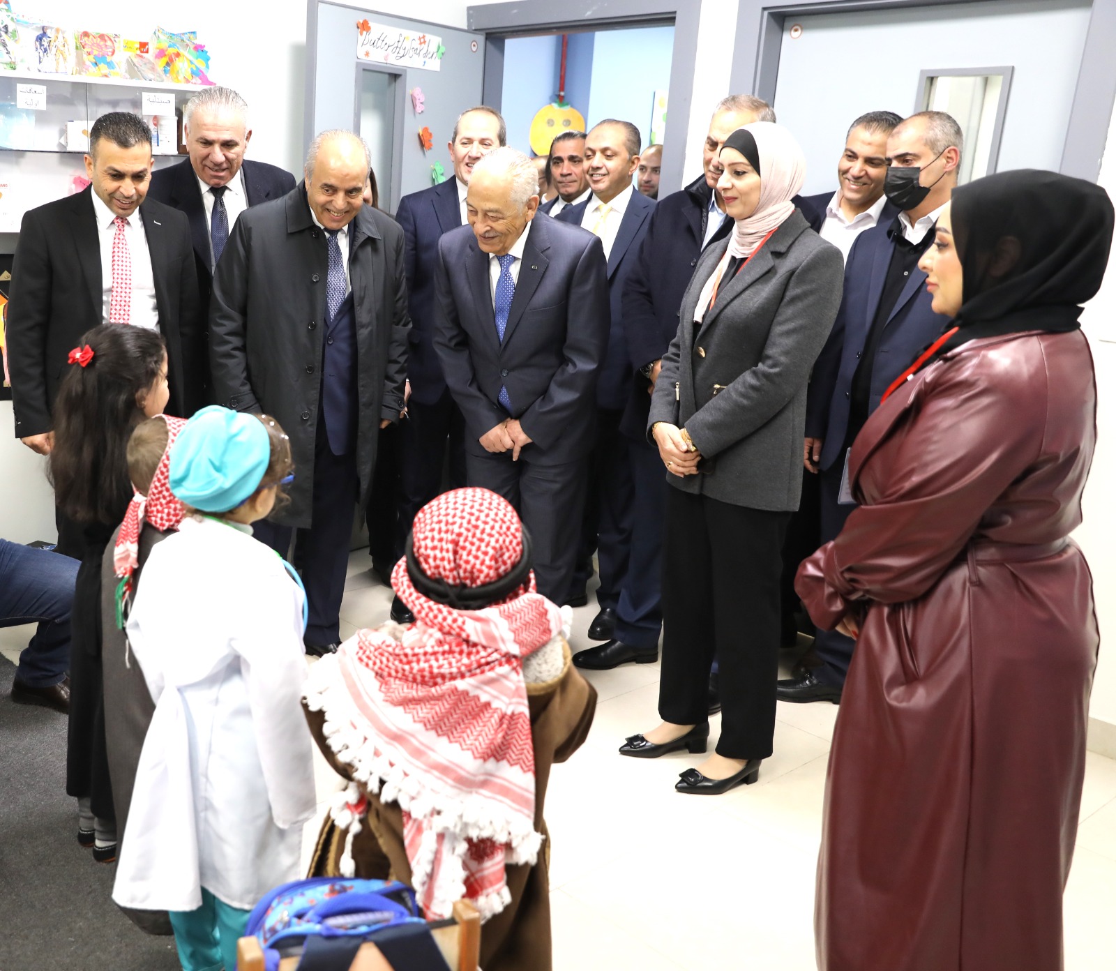 مندوبا عن الملك.. العيسوي يفتتح مدرستي حي المطار واليادودة النموذجيتين 