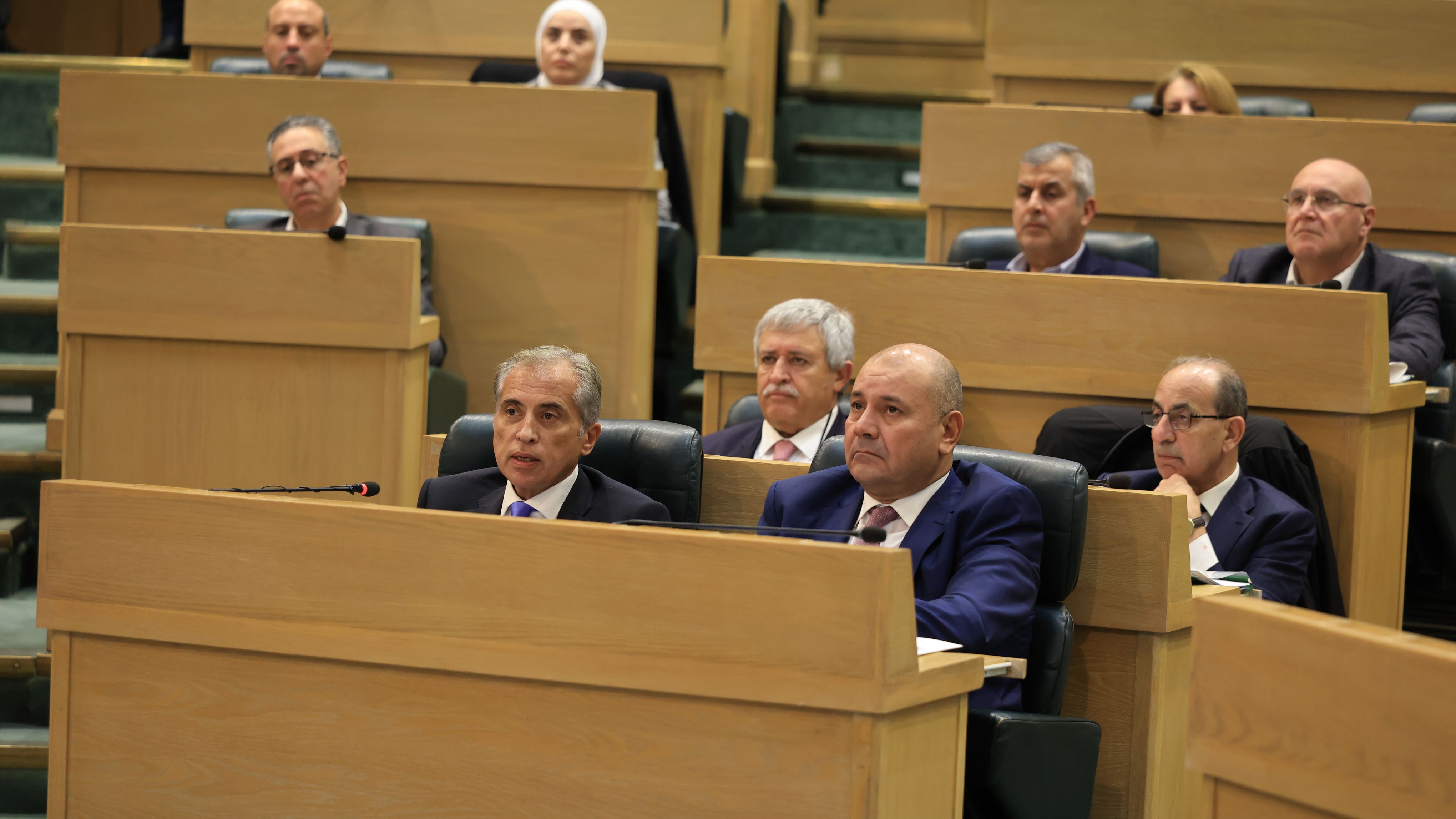 رئيس الوزراء يؤكّد التزام الحكومة بالعمل مع مجلس النوَّاب في جميع مراحل تنفيذ الموازنة واستمرارها في نهجها القائم على الشفافيَّة والتَّعاون والانفتاح على جميع الآراء والمقترحات