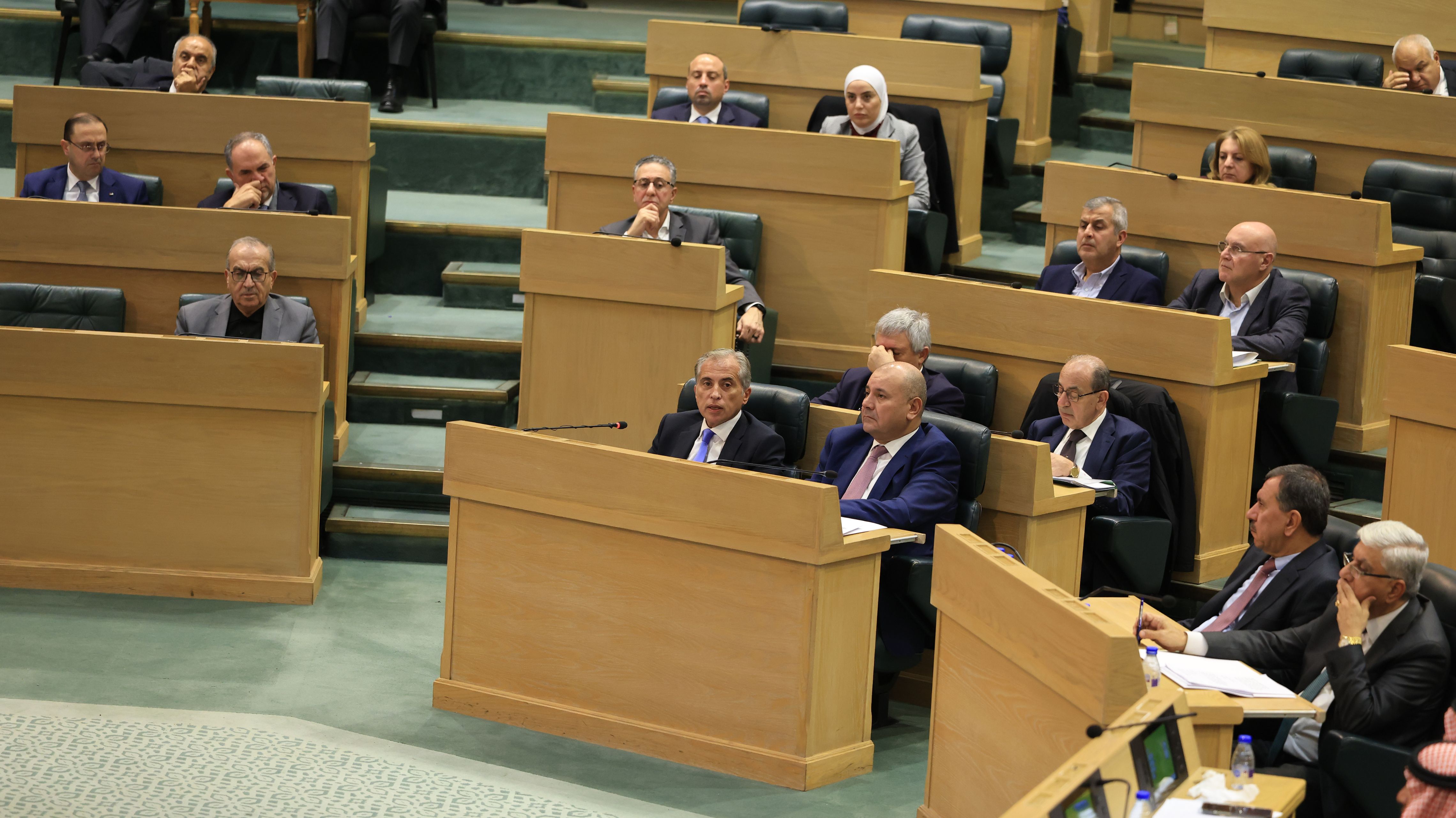 رئيس الوزراء يؤكّد التزام الحكومة بالعمل مع مجلس النوَّاب في جميع مراحل تنفيذ الموازنة واستمرارها في نهجها القائم على الشفافيَّة والتَّعاون والانفتاح على جميع الآراء والمقترحات