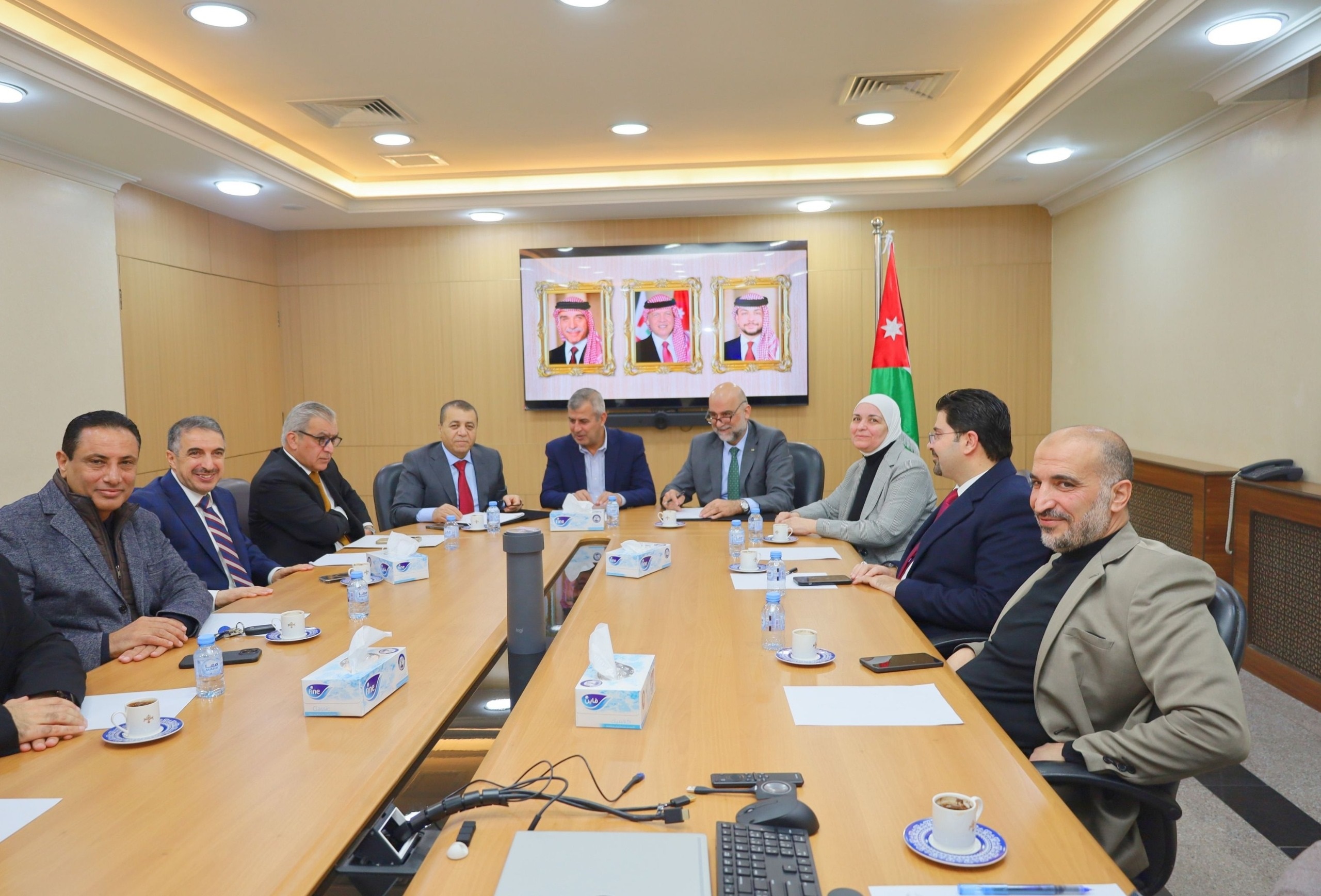 اتفاقيتان لتوليد الطاقة الشمسية باستطاعة 100ميغا واط