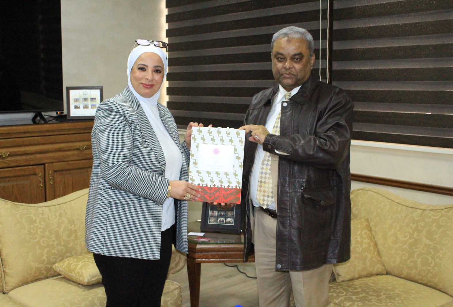 بحث التعاون المشترك بين البريد الأردني وسفارة بنغلادش 