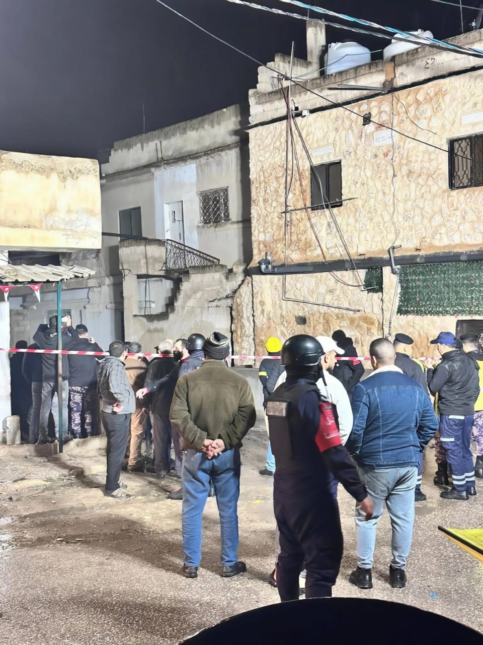 إخلاء منزل في الشونة الشمالية تعرض لانهيار جزئي  