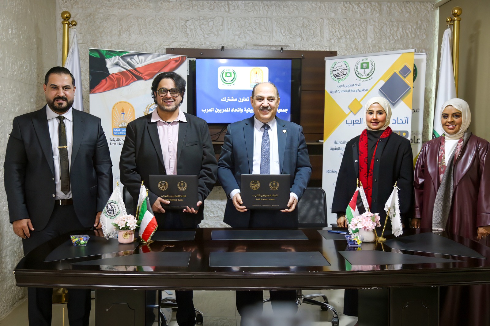 اتحاد المدربين العرب وجمعية المعلمين الكويتية يوقعان بروتوكول تعاون 