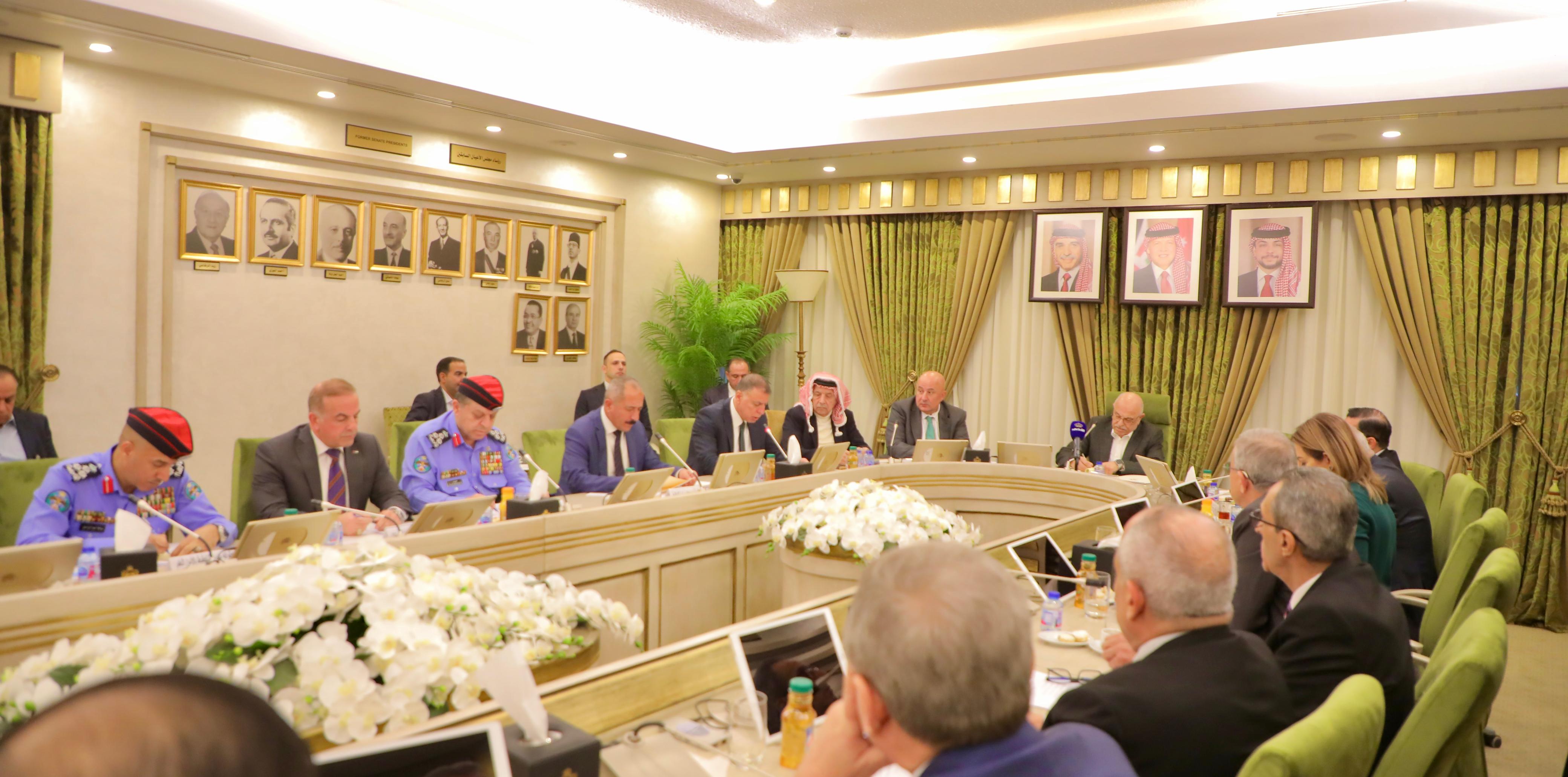 مالية الأعيان تبحث سياسات البنك المركزي وسوق رأس المال وموازنة الداخلية 