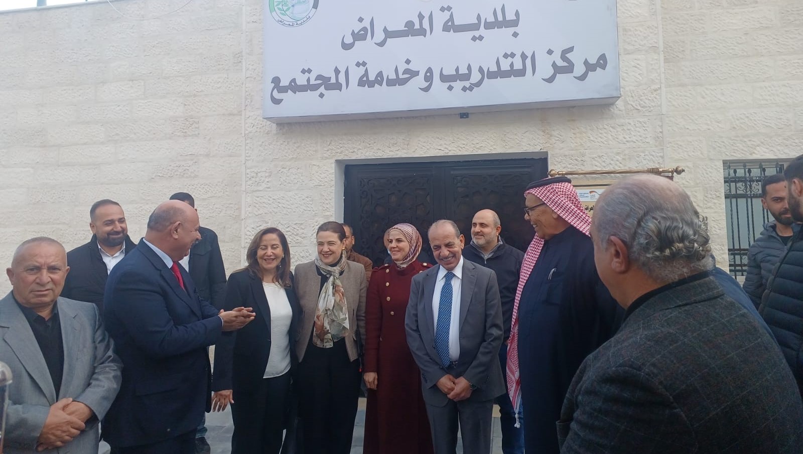 وزير الإدارة المحلية يفتتح مشاريع تنموية وخدمية في المعراض 