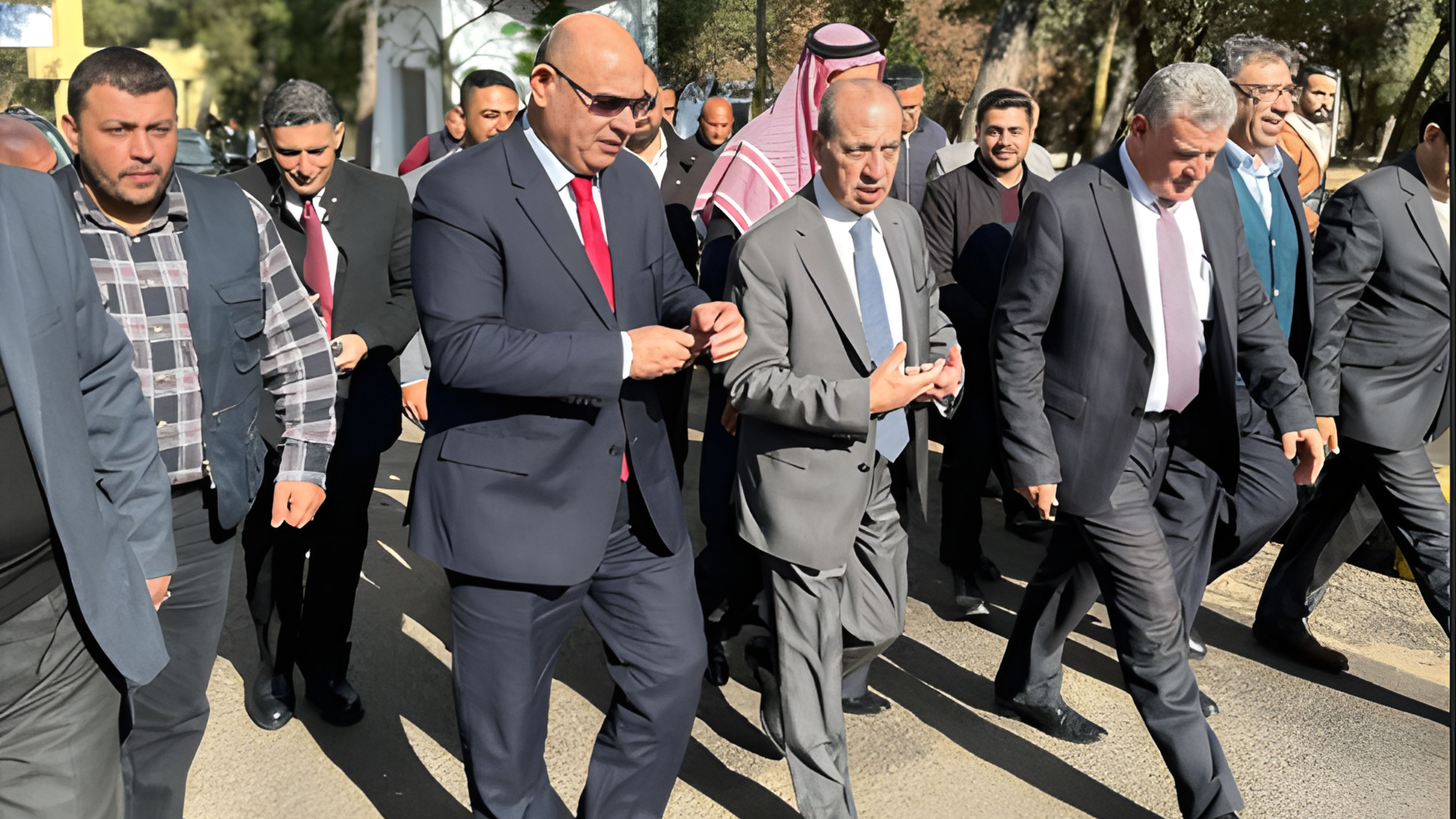 وزير الإدارة المحلية يفتتح مشاريع تنموية وخدمية في المعراض 