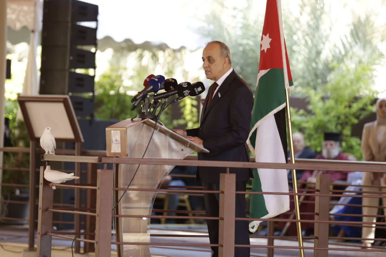 مندوبا عن الملك.. وزير السياحة يرعى افتتاح كنيسة العقبة الأثرية