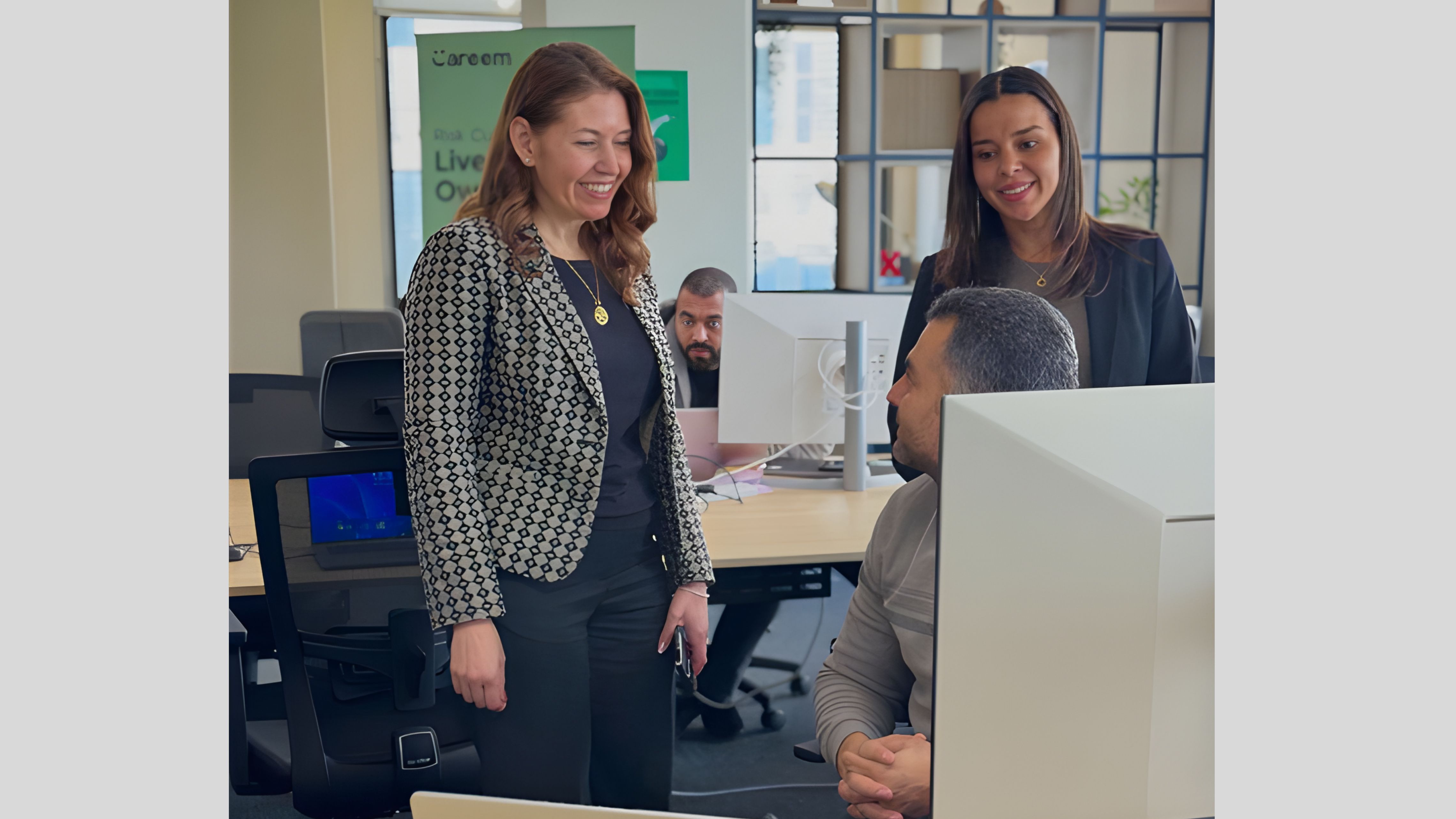 رئيس مجلس مفوضي هيئة الاتصالات تطلع على خدمات شركة كريم