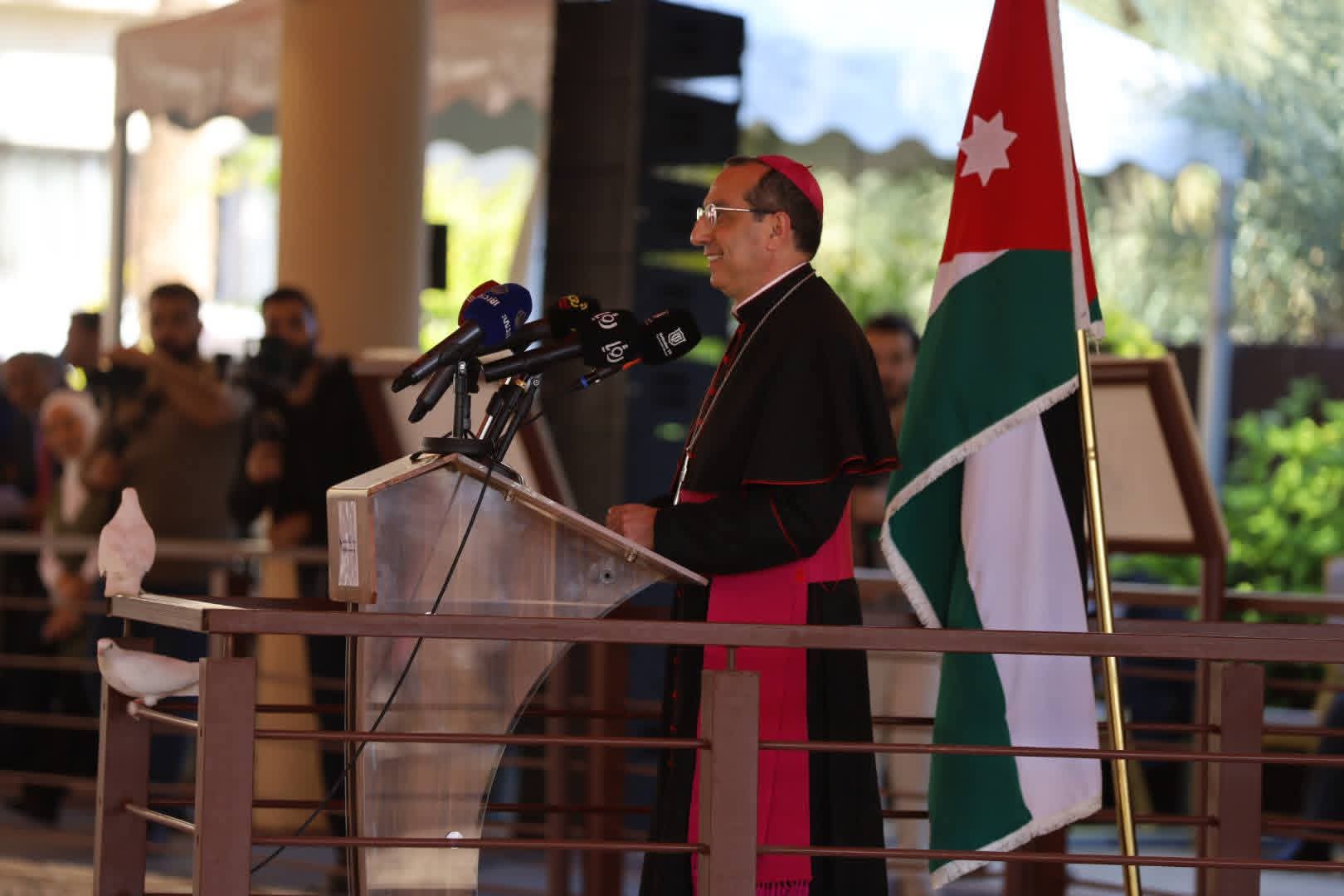 مندوبا عن الملك.. وزير السياحة يرعى افتتاح كنيسة العقبة الأثرية