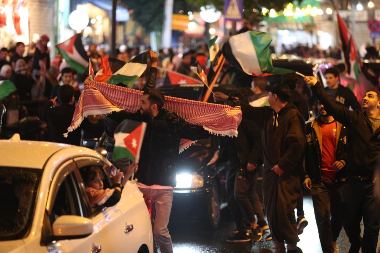 الجماهير الأردنية تخرج للشوارع احتفالا بتأهل النشامى إلى نهائي كأس العرب