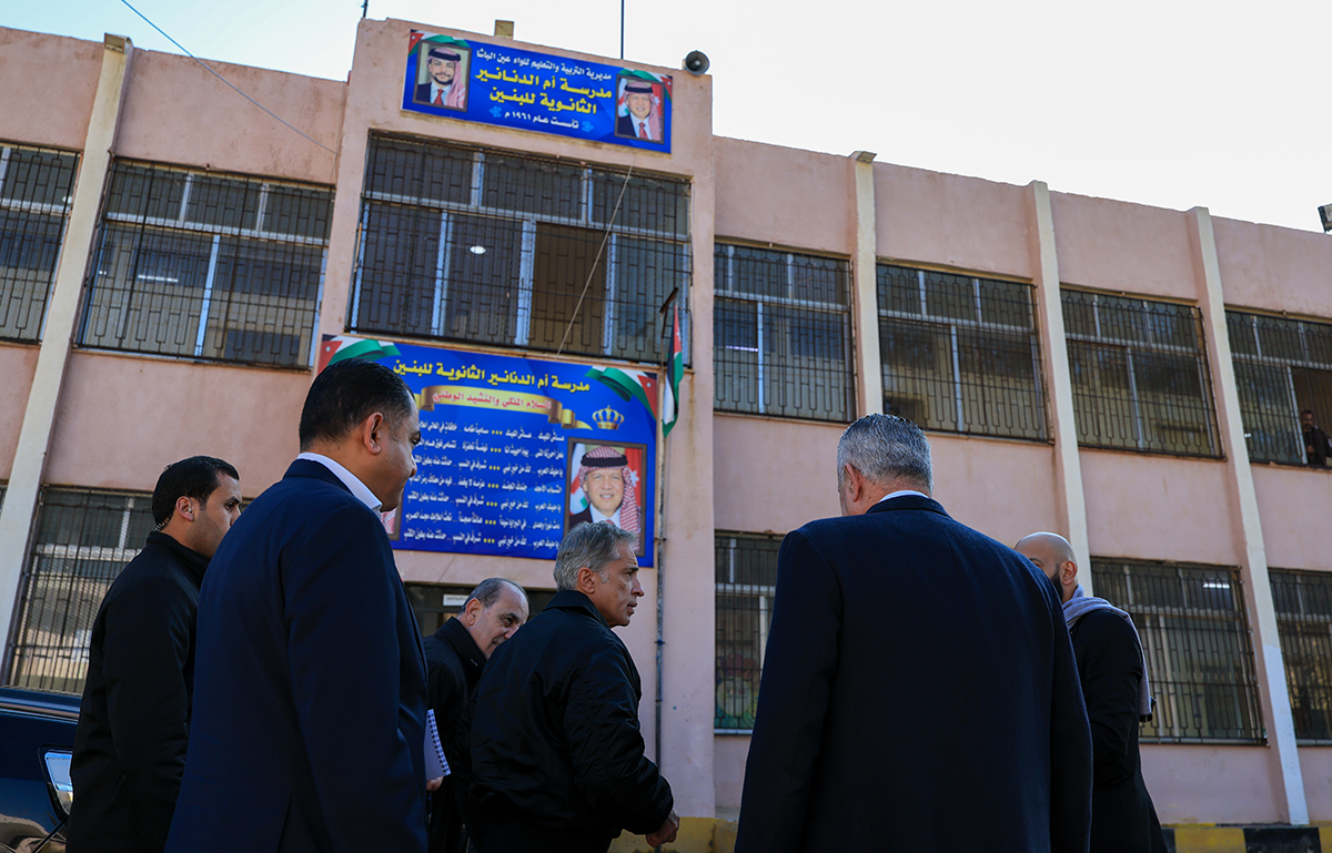 رئيس الوزراء يتفقَّد عدداً من المواقع في مناطق عين الباشا والبقعة وصافوط وأم الدنانير في محافظة البلقاء