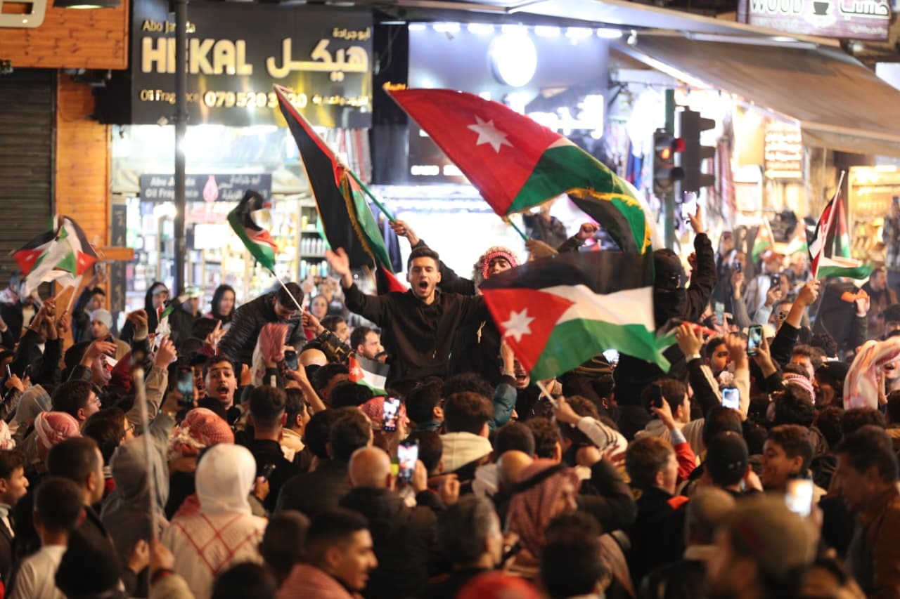 الجماهير الأردنية تخرج للشوارع احتفالا بتأهل النشامى إلى نهائي كأس العرب