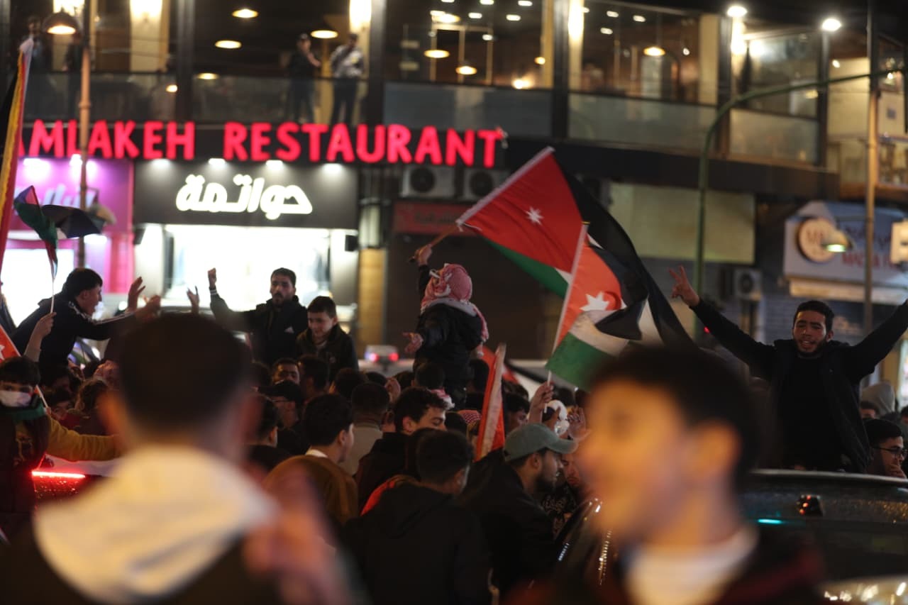 الجماهير الأردنية تخرج للشوارع احتفالا بتأهل النشامى إلى نهائي كأس العرب