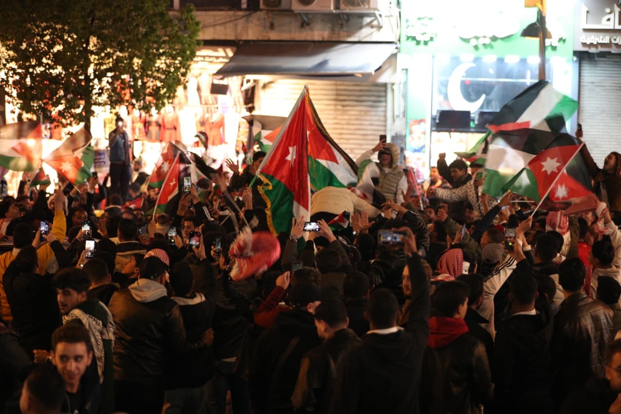 الجماهير الأردنية تخرج للشوارع احتفالا بتأهل النشامى إلى نهائي كأس العرب
