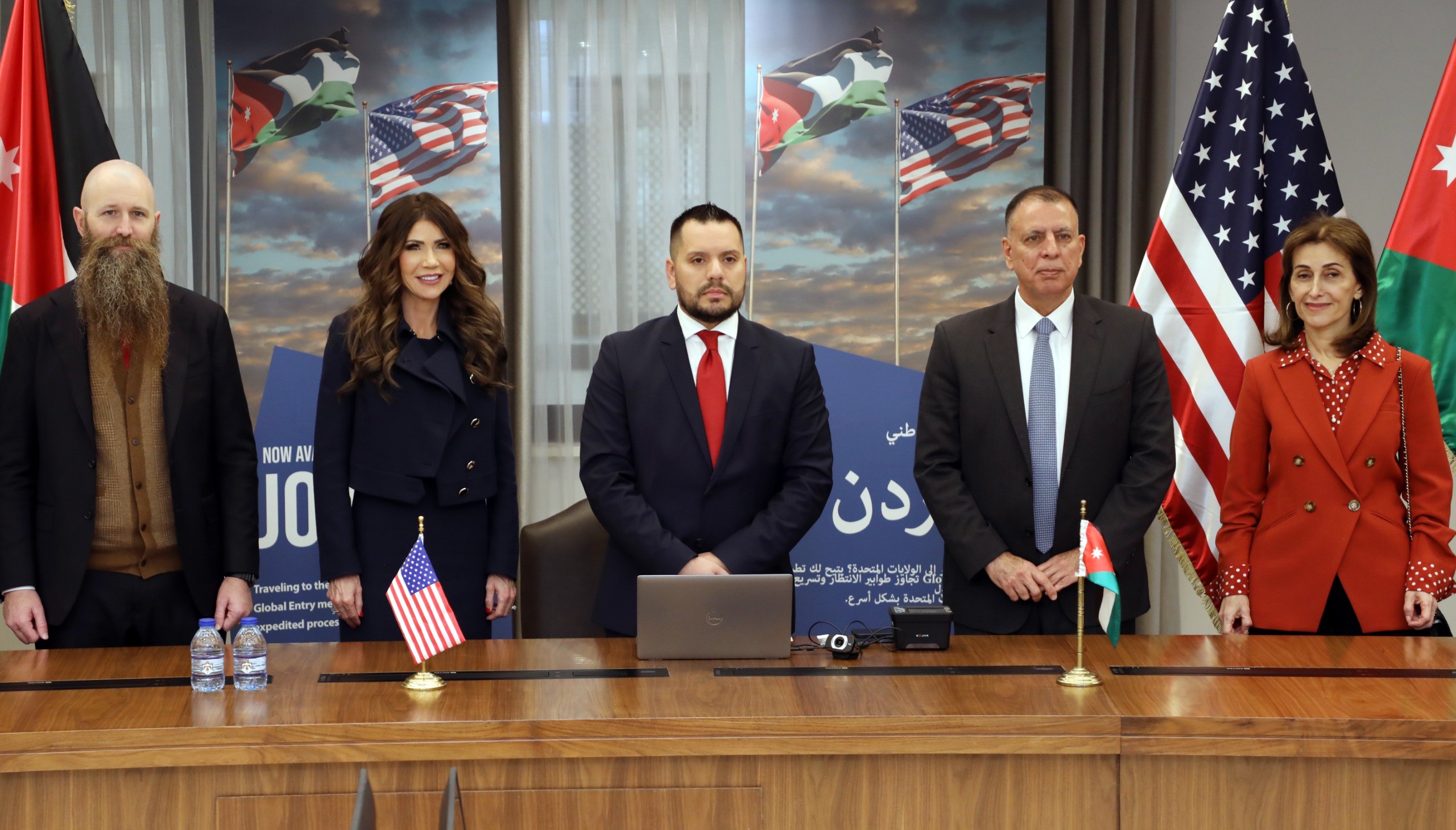  الأردن والولايات المتحدة يعلنان مشاركة الأردن في برنامج الدخول العالمي الذي يوفر مسارا خاصا لتسريع إجراءات الدخول للمسافرين الأعضاء عند وصولهم