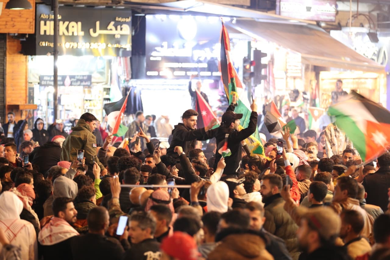 الجماهير الأردنية تخرج للشوارع احتفالا بتأهل النشامى إلى نهائي كأس العرب