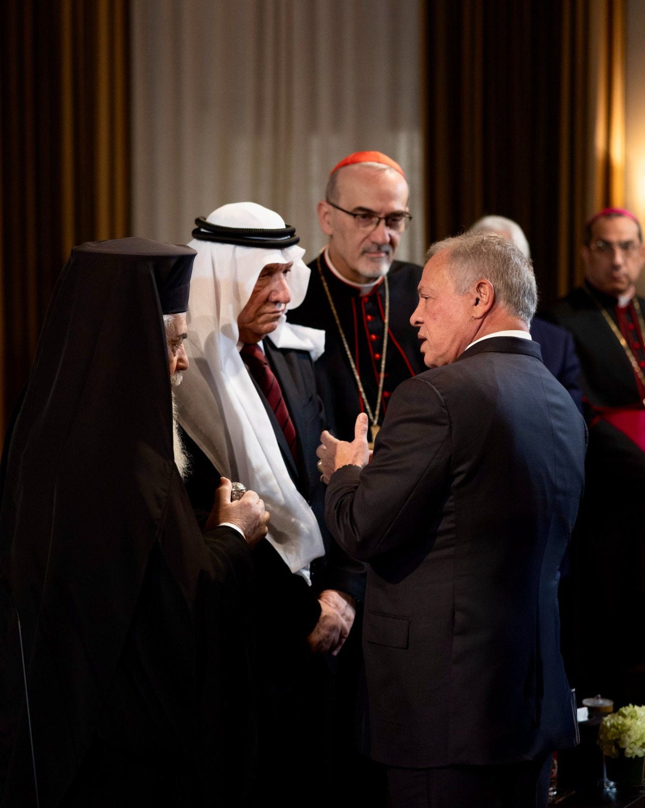 الملك يهنئ المسيحيين في الأردن وفلسطين والعالم بالأعياد المجيدة