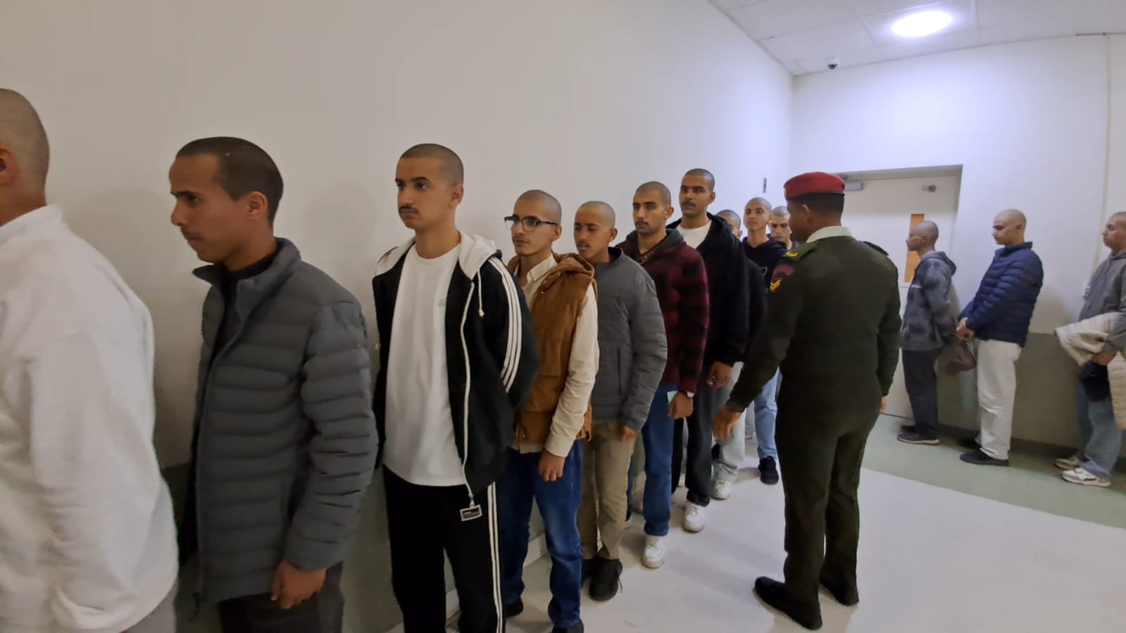 القوات المسلحة تبدأ بإجراء الفحوصات الطبية للمكلفين بخدمة العلم