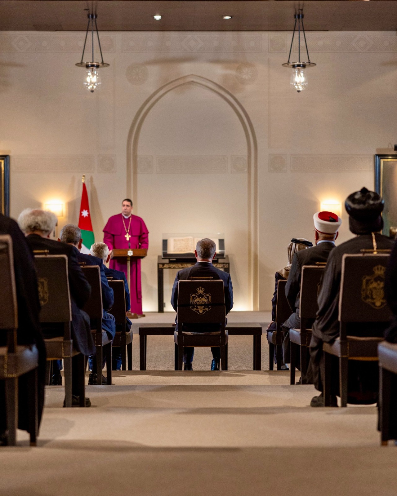 الملك يهنئ المسيحيين في الأردن وفلسطين والعالم بالأعياد المجيدة