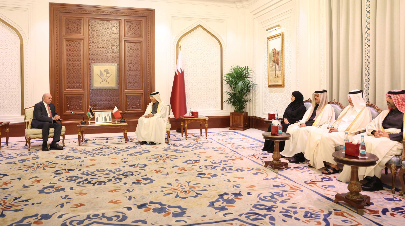  الفايز يلتقي رئيس مجلس الشورى القطري في الدوحة