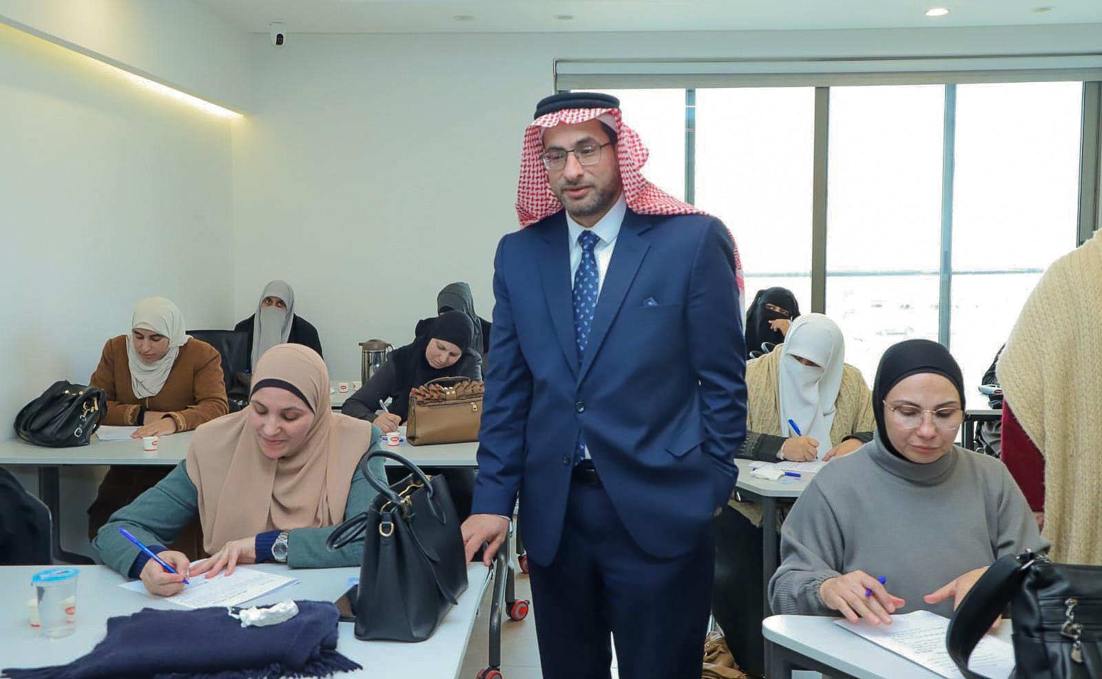 أمين عام الأوقاف يتفقد العمل بمديرية الشؤون النسائية