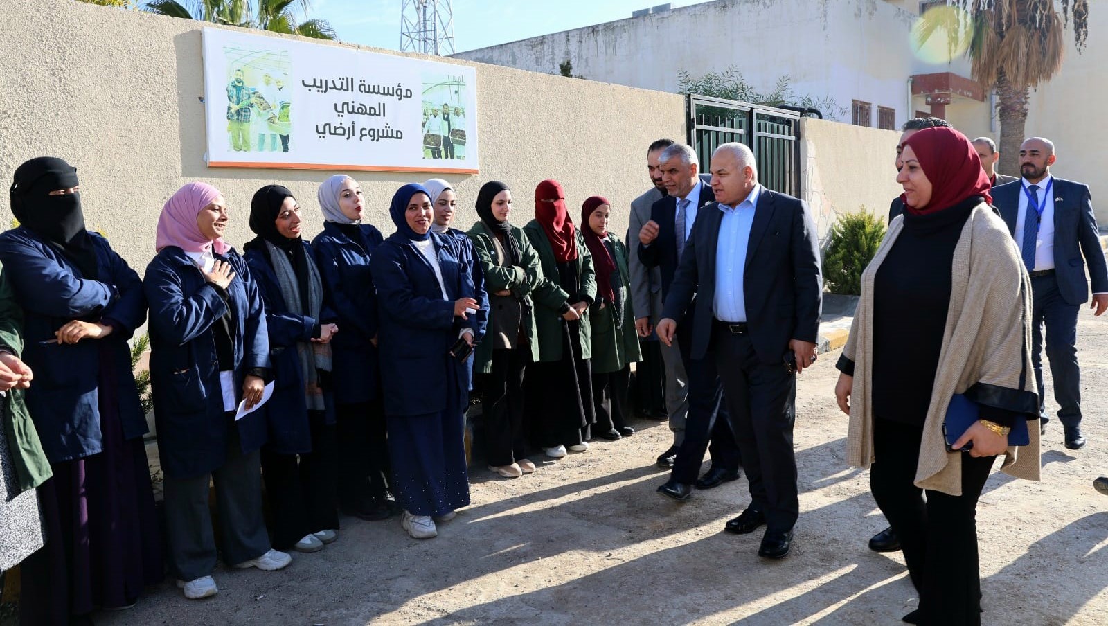 وزير العمل يتفقد معهد تدريب مهني عين الباشا