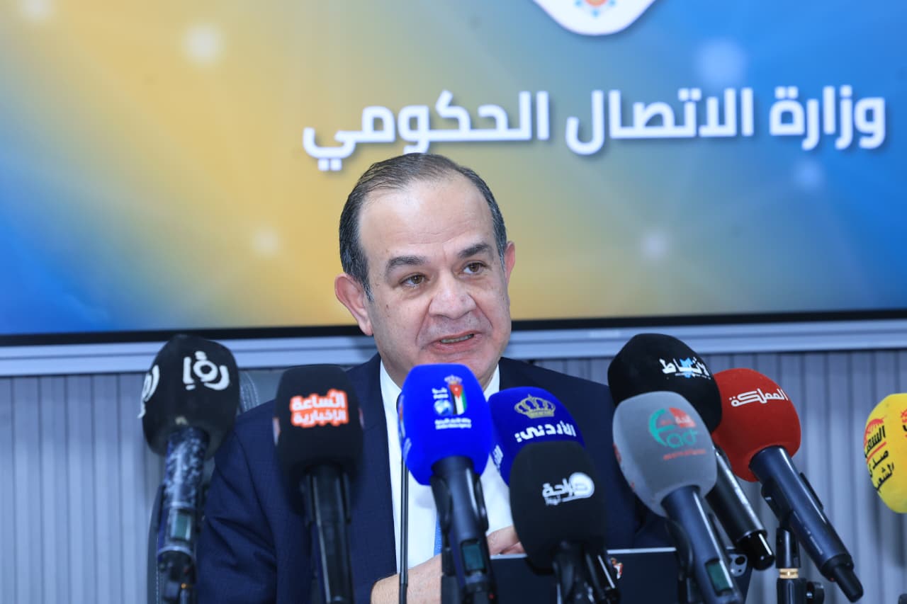 سميرات يؤكد أهمية تعزيز التحول الرقمي الحكومي وتطوير الخدمات الرقمية