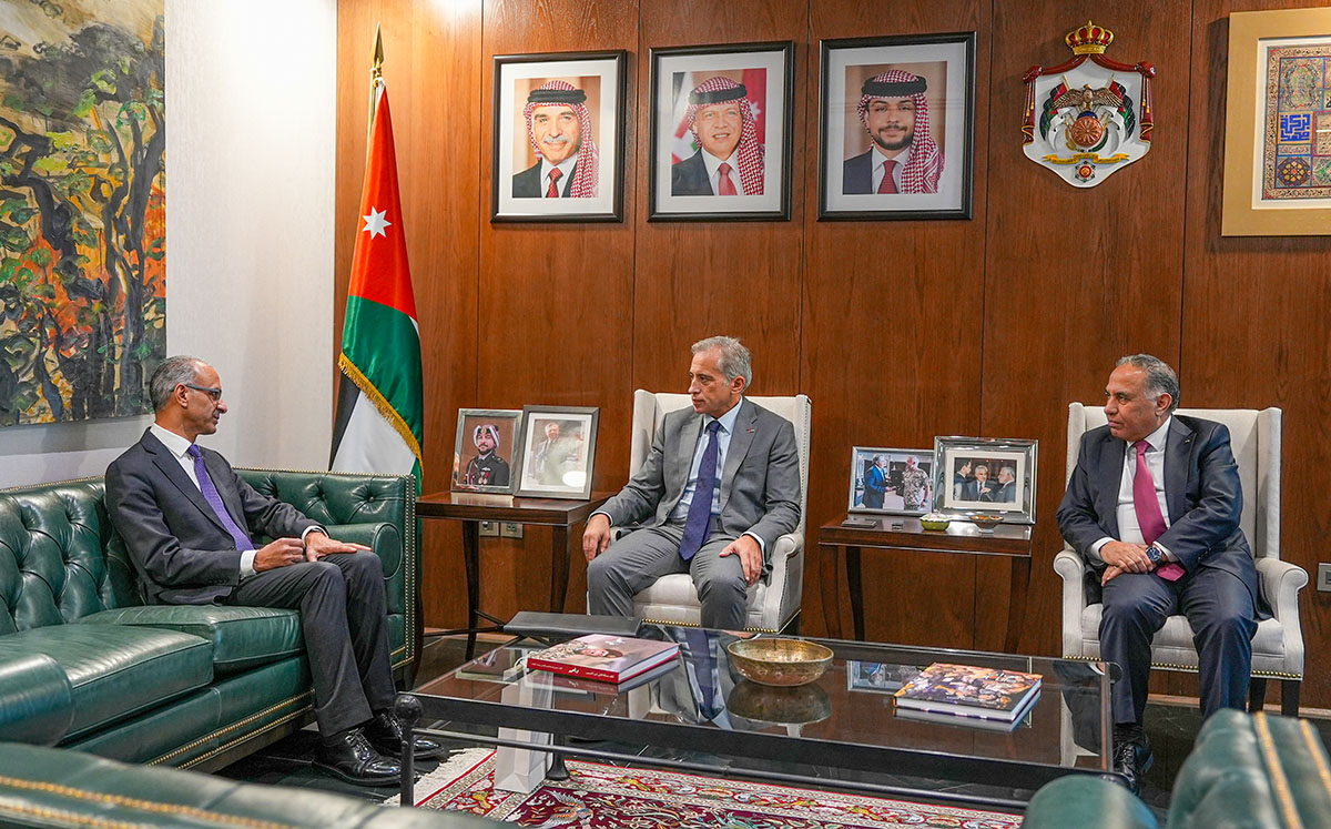 رئيس الوزراء يتسلم التقرير السنوي لديوان المحاسبة