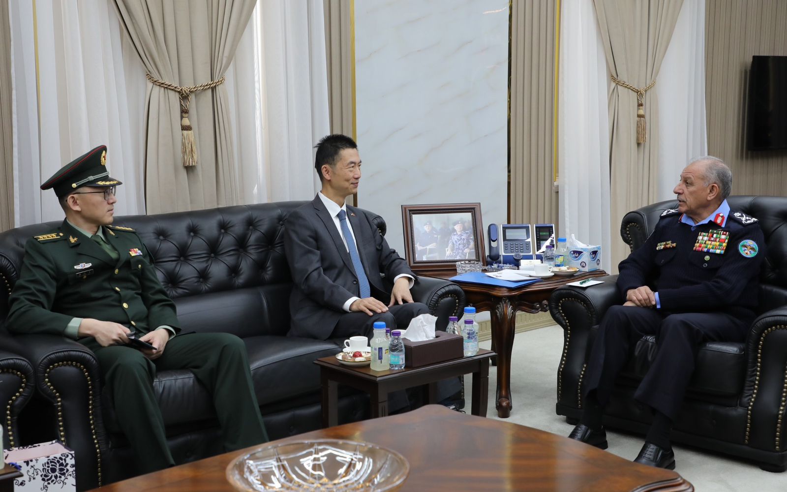 مدير الأمن العام يبحث والسفير الصيني تعزيز التعاون الأمني والشرطي