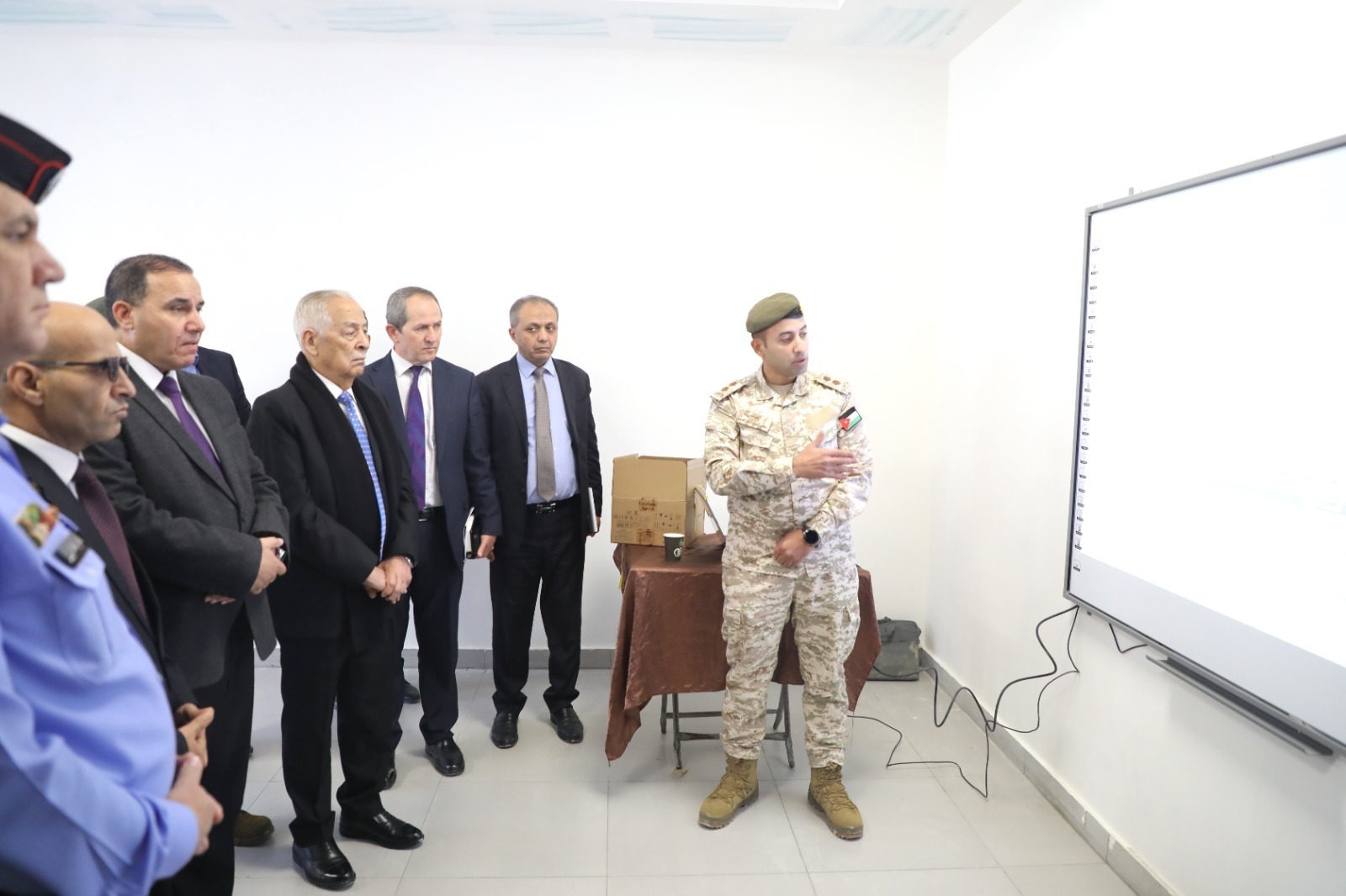  رئيس الديوان الملكي يفتتح ويتفقد مشاريع مبادرات ملكية بالزرقاء