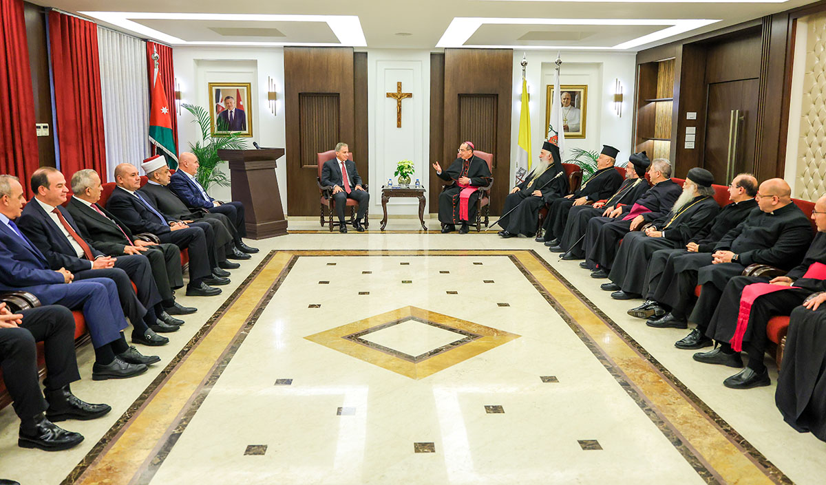 رئيس الوزراء يهنئ المسيحيين بعيد الميلاد المجيد وقرب حلول العام الميلادي الجديد