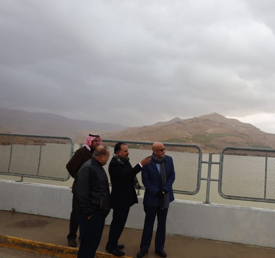 وزير المياه يتفقد سد الموجب