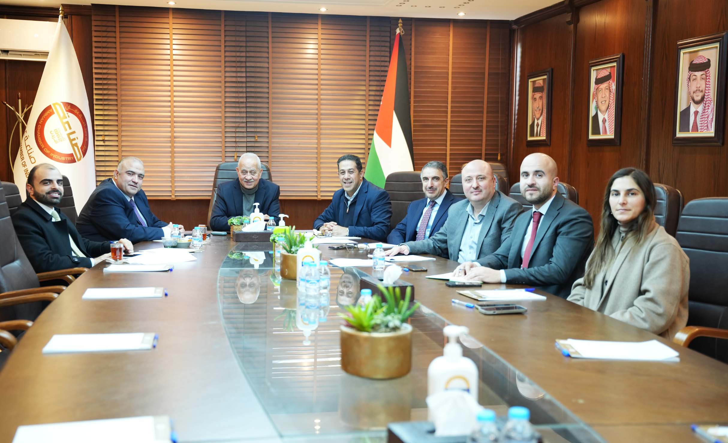 صناعة عمان والتربية تبحثان توفير فرص تدريب لطلبة التعليم المهني والتقني 