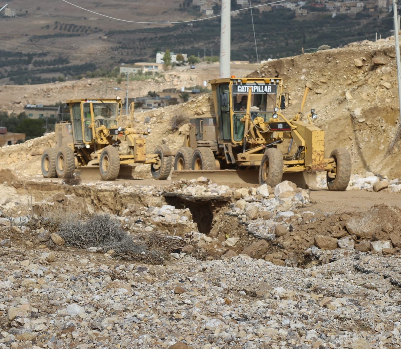 وزراء الداخلية والأشغال والسياحة يعلنون إجراءات فورية لمعالجة أضرار الهطول المطري في الكرك