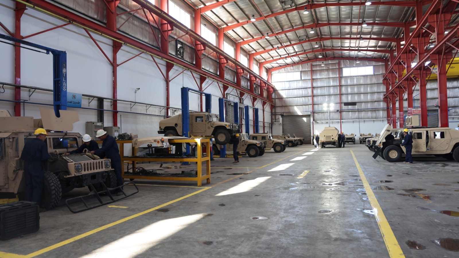 رئيس هيئة الأركان يفتتح مشاغل الأمير فيصل الرئيسية