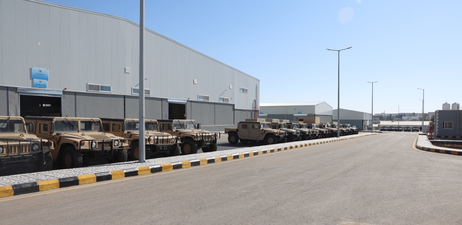 رئيس هيئة الأركان يفتتح مشاغل الأمير فيصل الرئيسية