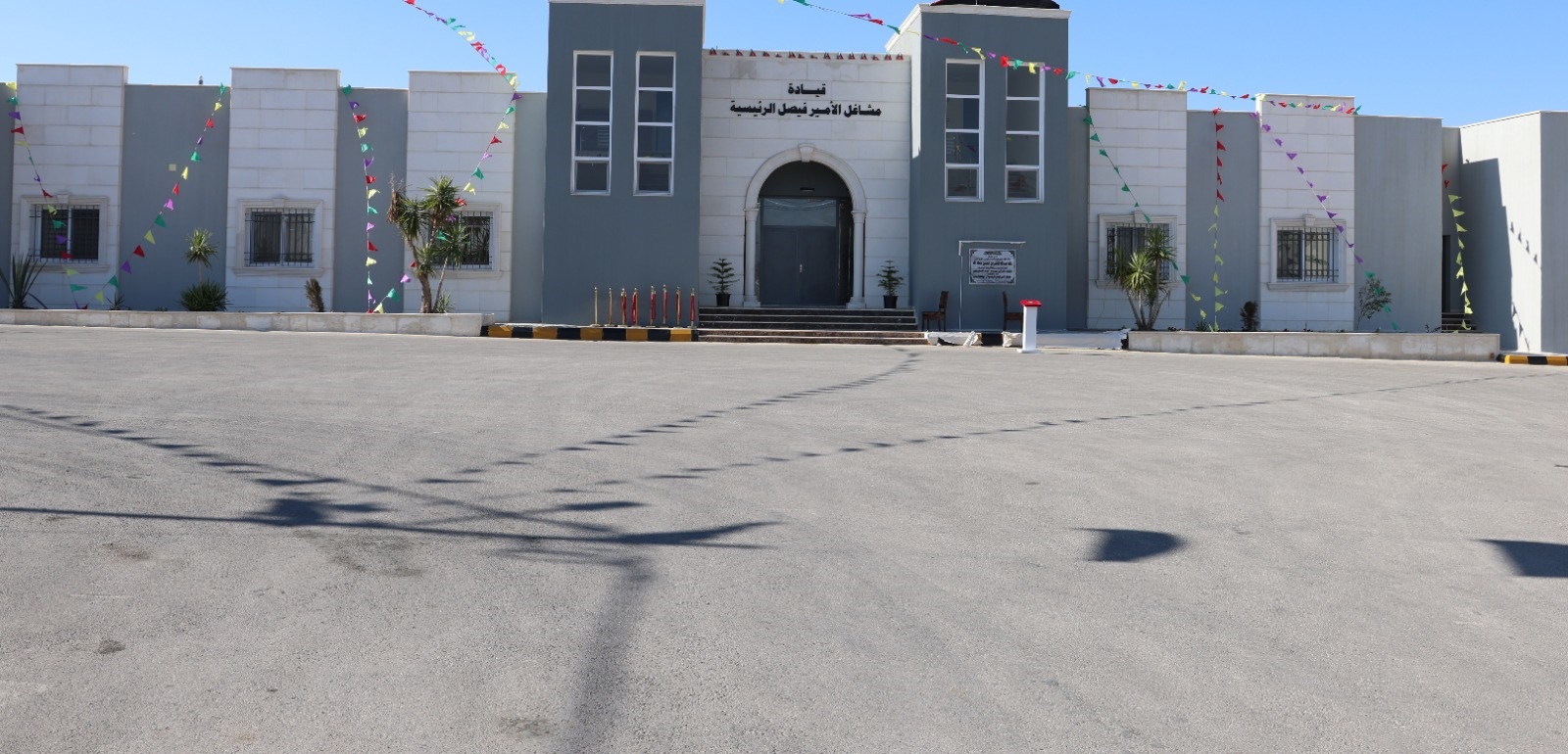 رئيس هيئة الأركان يفتتح مشاغل الأمير فيصل الرئيسية