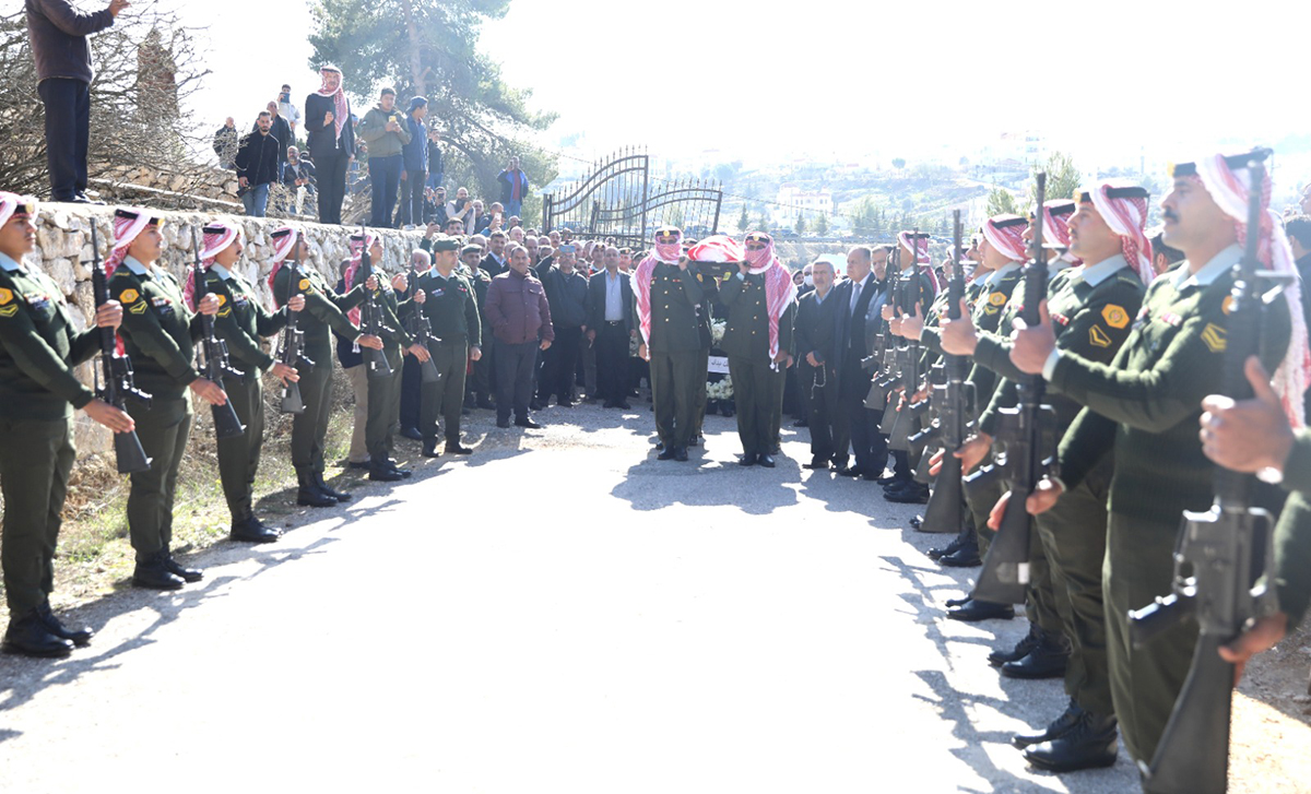 مندوبا عن الملك وولي العهد.. العيسوي يشارك في تشييع جثمان رئيس الوزراء الأسبق علي أبو الراغب