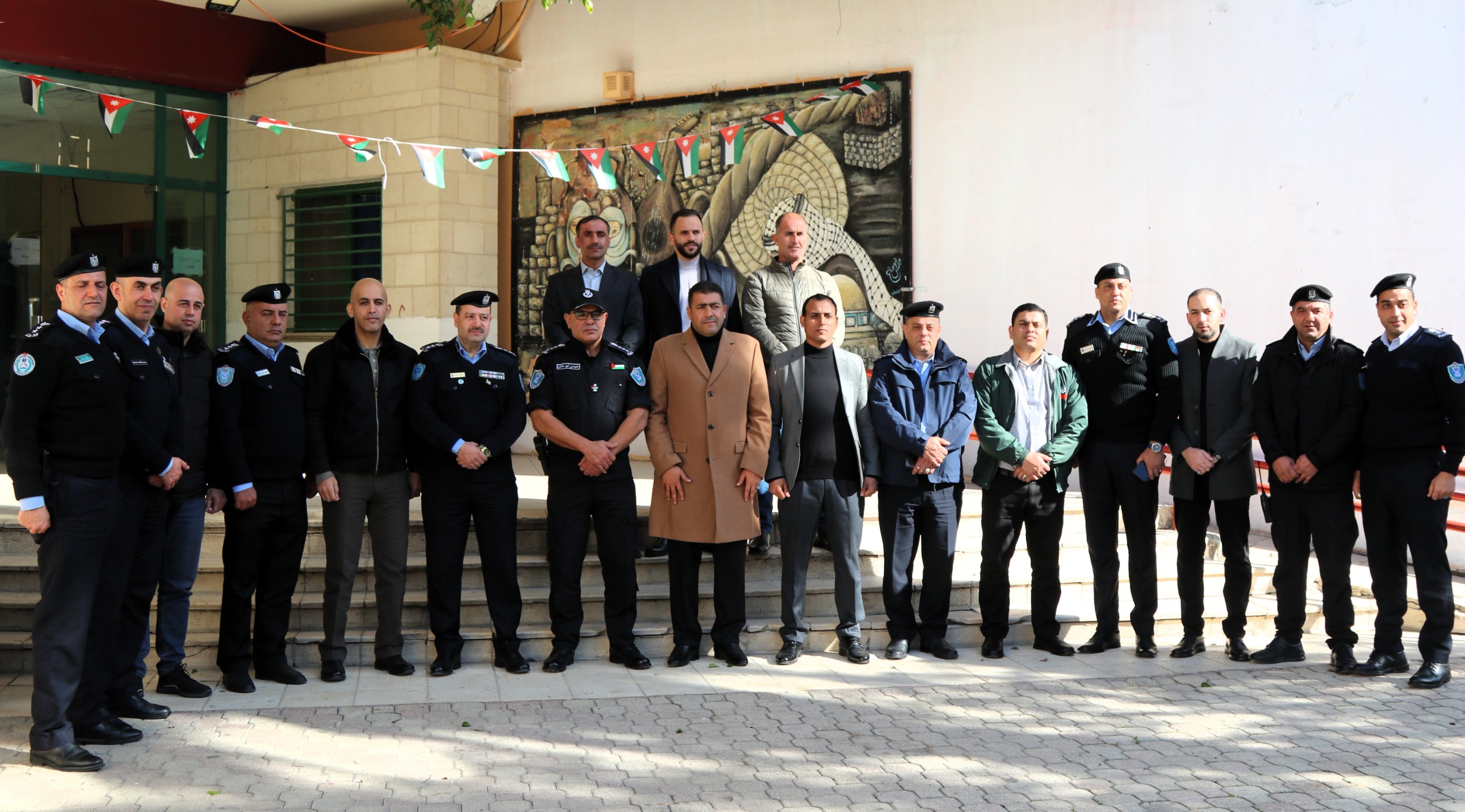 مدير شرطة نابلس يزور المستشفى الميداني الأردني نابلس /9