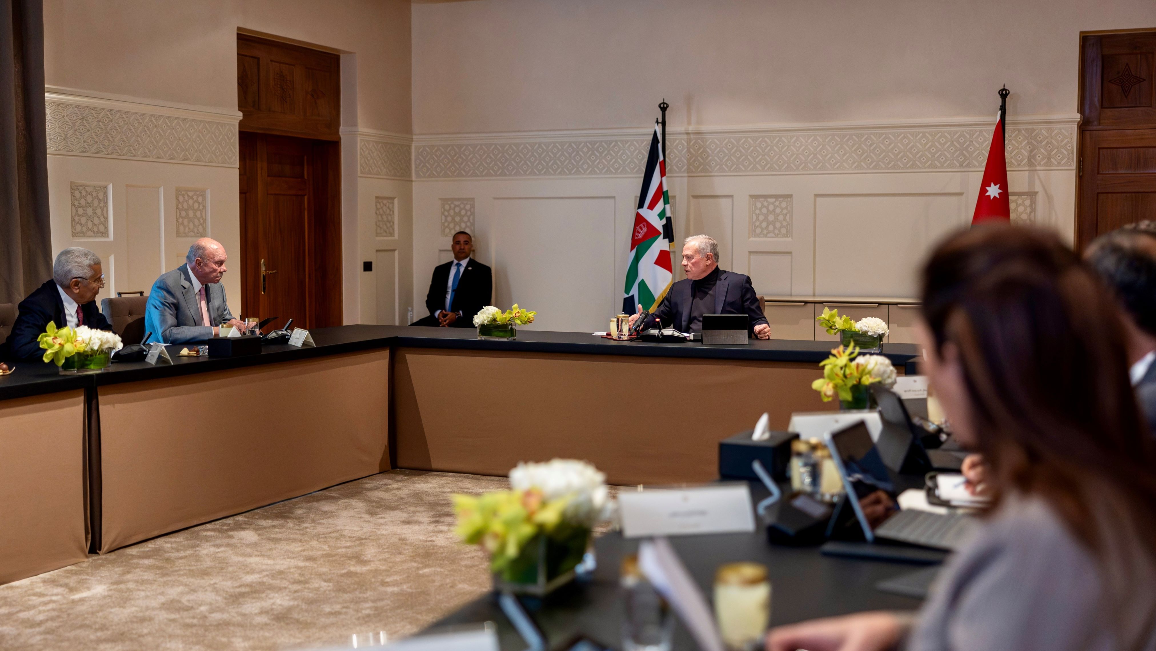 الملك يلتقي أعضاء المكتب الدائم لمجلس الأعيان