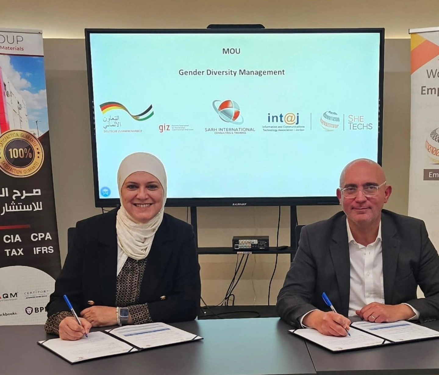 إنتاج توقع اتفاقية لتنفيذ مشروع إدارة التنوع الاجتماعي 