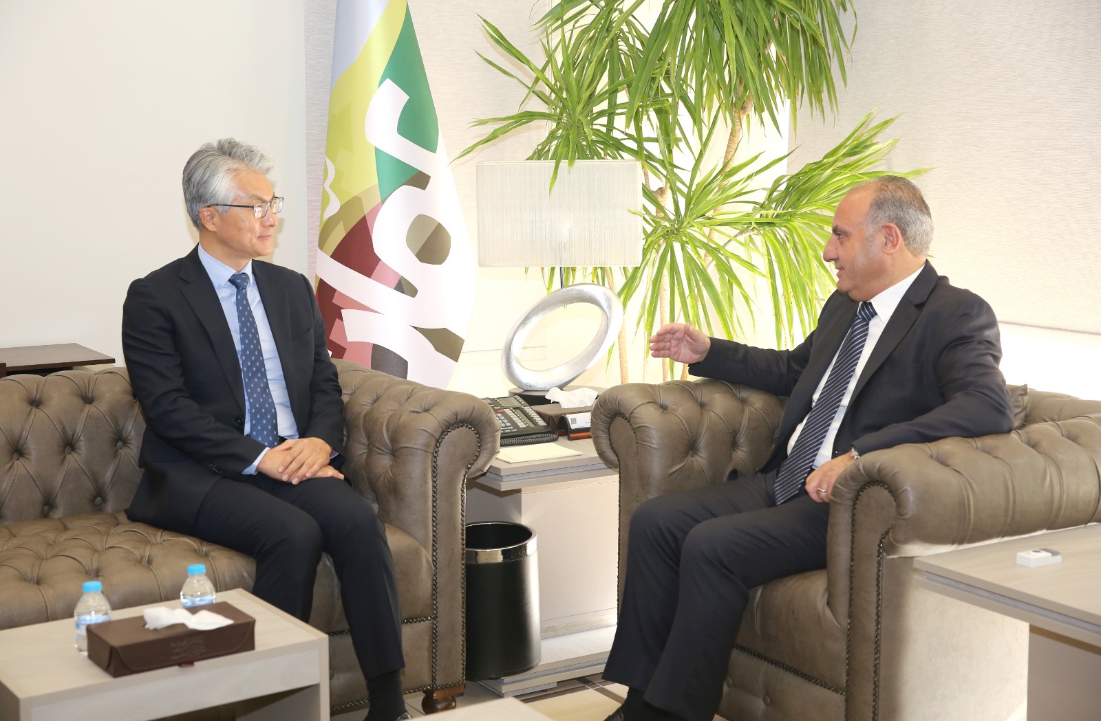 رئيس لجنة أمانة عمان يبحث والسفير الكوري تعزيز التعاون المشترك 